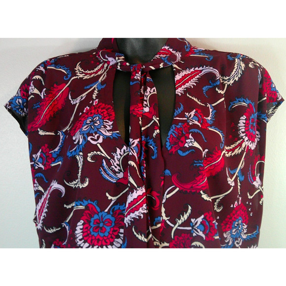 Ann Taylor Factory Women's XL Short Sleeve V-neck with Tie Maroon Floral Blouse - Picture 2 of 7